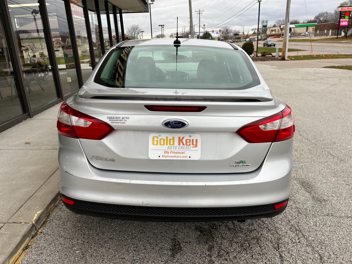 2013 Ingot Silver Metalli Ford Focus SE Sedan (1FADP3F28DL) with an 2.0L L4 DOHC 16V engine, located at 1633 W Kimberly, Davenport, IA, 52806, (563) 323-5341, 41.559456, -90.598732 - Photo#4